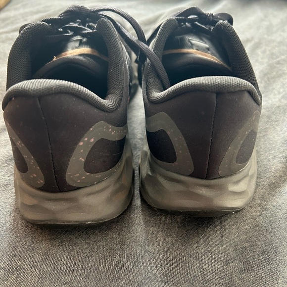 New Balance shoes - Picture 5 of 6